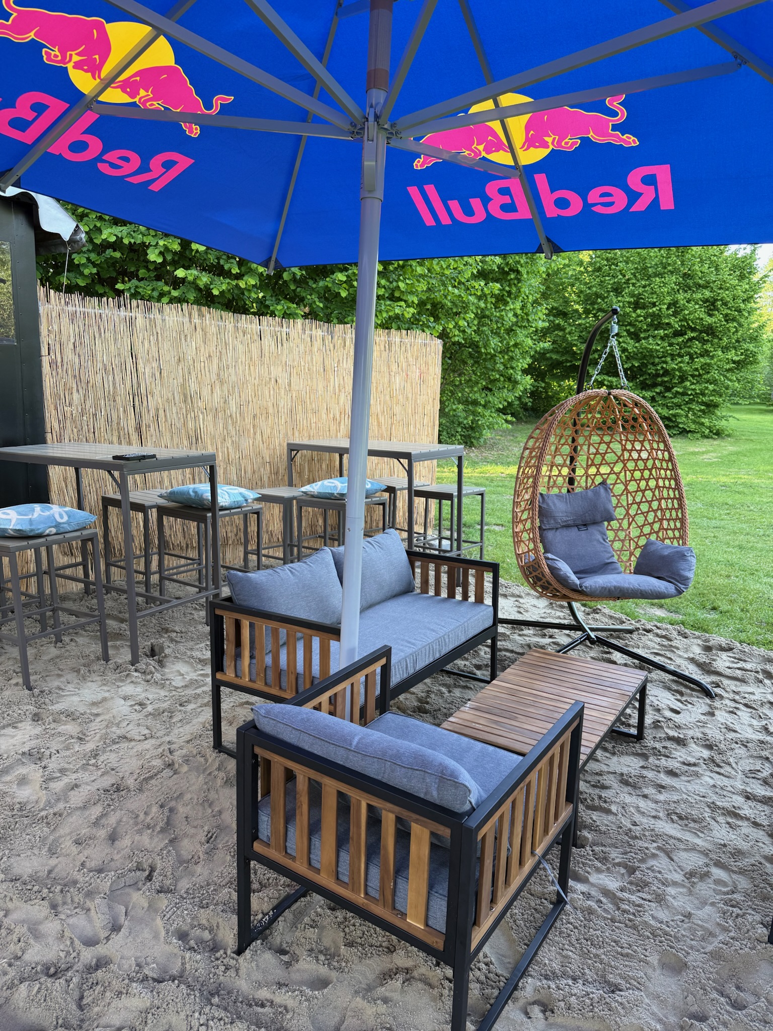 Beach House Lounge Bereich mit gemütlichen Sitzmöglichkeiten