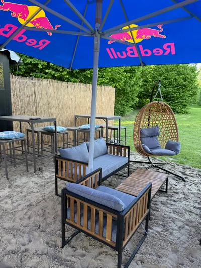 Gemütlicher Lounge-Bereich mit Beach-Dekoration